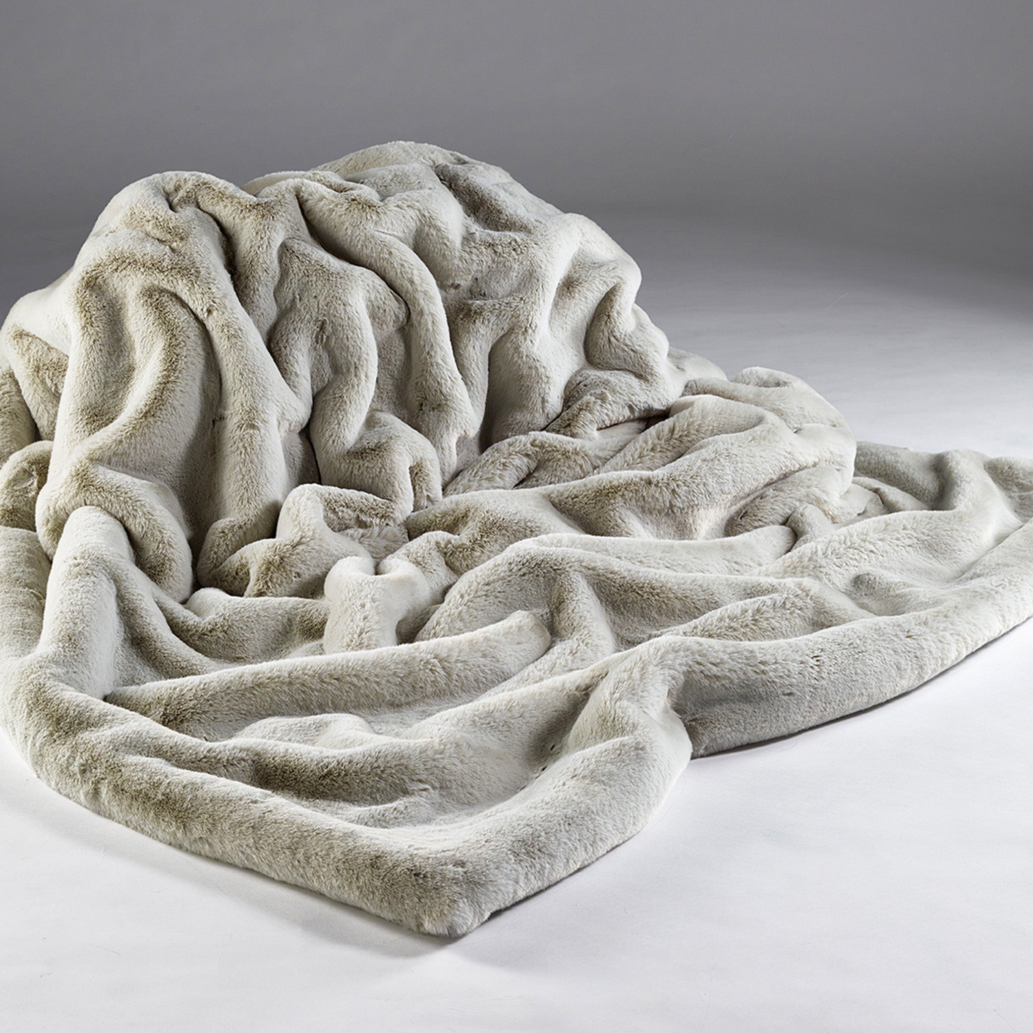 Luxury Faux Fur Throw
